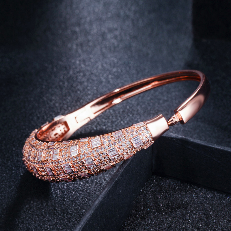 Pera Luxury Dubai Gold Color S - đánh giá và giá Men Accessories In Dubai